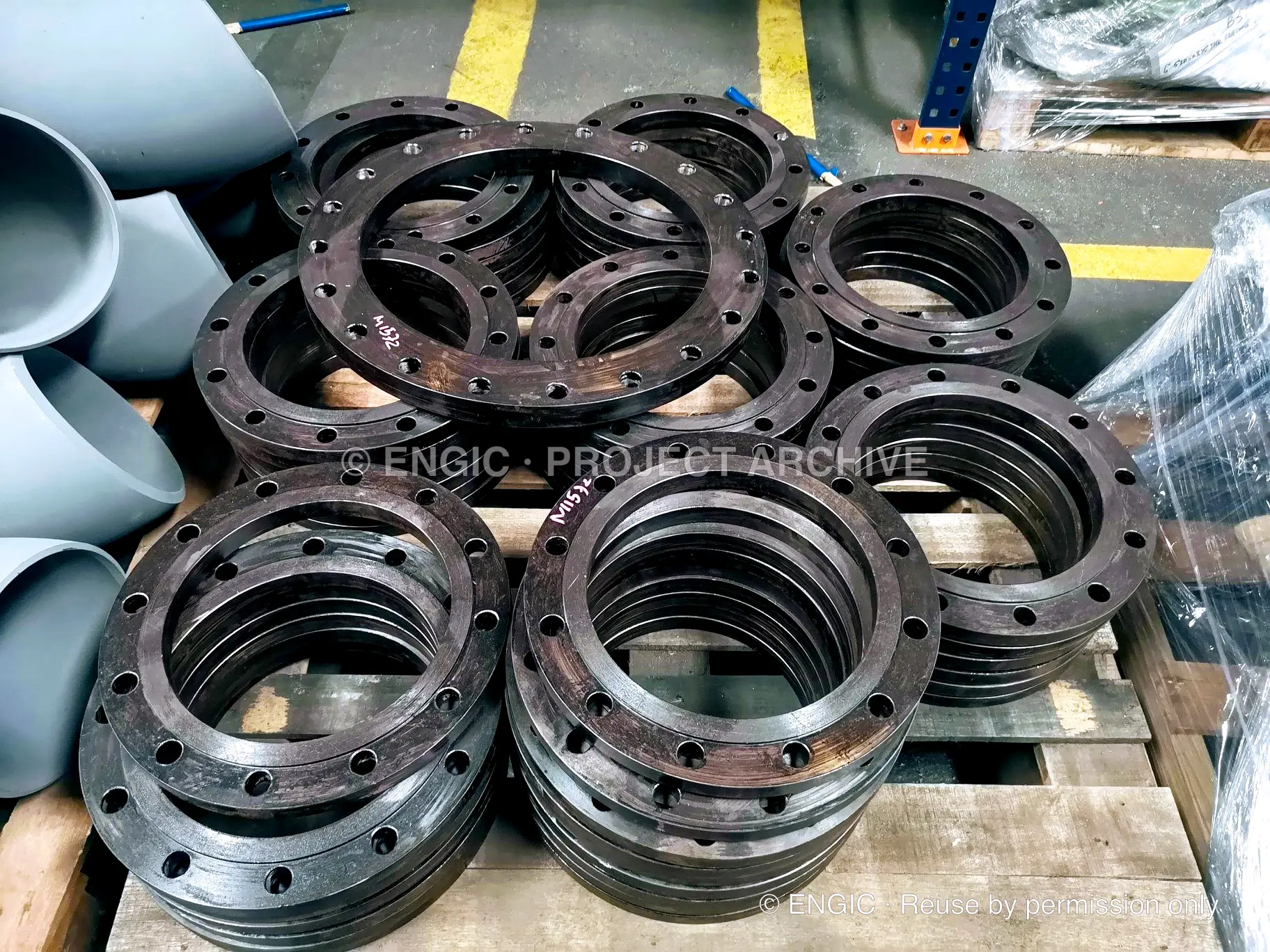 Flange rings of several diameters stacked together